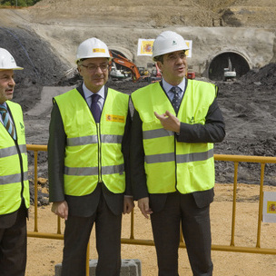 Patxi Lpez lehendakia, Jos Blanco Sustapen ministroa eta Antonio Gonzlez, ADIFen presidentea