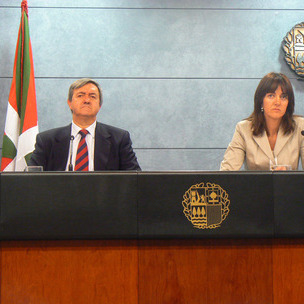 Carlos Aguirre, Ekonomia eta Ogasun sailburua eta Idoia Menda, Eusko Jaurlaritzako eleduna