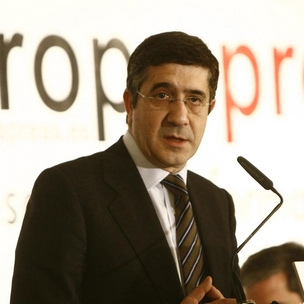 Patxi Lpez lehendakaria gaur goizean Los desayunos de Europa Press-en egon da Madrilen