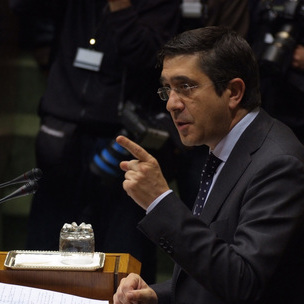 Patxi Lopezek oposizioaren galderak erantzun ditu lehenengo Kontroleko Bilkuran (ARGAZKIA: ARTXIBOA)