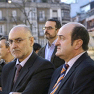 Jos Antonio Pastor, Rodolfo Ares e Idoaia Menda en un momento de la concentracin