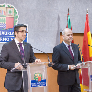 Lehendakaria eta Manuel Chaves prentsaurrekoaren une batean