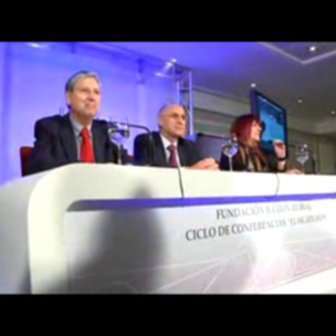 Rodolfo Ares, Lentxu Rubial eta Vctor Urrutiarekin mahaian 