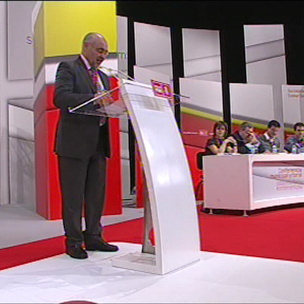 Jos Antonio Pastor en un momento Jos Antonio Pastor Konferentzian egindako hitzaldiaren une batean