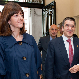 Patxi Lpez Idoia Mendiarekin, Eusko Jaurlaritzako Justizia sailburuarekin, batera