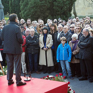 Derioko hilerrian Lentxu Rubialen omenez egindako ekitaldia (2013.12.22)