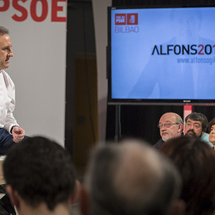 Alfonso Gil Bilboko Euskal Sozialisten Programa Irekia aurkezteko ekitaldian Zabalgunea Merkatuan. [Argazkia: Euskal Sozialistak]