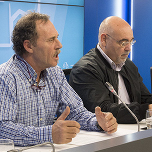 Bixen Itxaso eta Jos Antonio Pastor goizen Eusko Legebiltzarrean eskaini duten prentsaurrekoan. [Argazkia: Euskal Sozialistak]