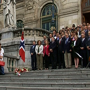 Concentracin en las escalinatas del Ayuntamiento de Bilbao