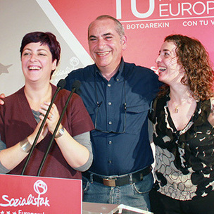 Eider Gardiazabal, Maider Lainez eta Iaki Arriola Donostian goizean egindako hauteskunde-ekitaldian