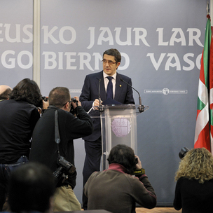 Lehendakaria, Patxi Lpez, komunikabideen aurrean egindako agerraldian