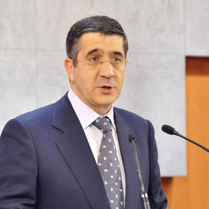 Patxi Lopez lehendakariak PPren presidente Antonio Basagoitirekin batzardu ondoren hitz egin du