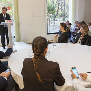 El Presidente de Extremadura, Guillermo Fernndez-Vara, durante su intervencin en Vitoria-Gasteiz. [Foto: Socialistas Vascos]