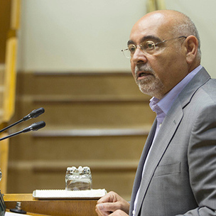 El portavoz parlamentario socialista, Jos Antonior Pastor, en la rueda de prensa que ha ofrecido esta maana en el Parlamento Vasco de Vitoria-Gasteiz. [Foto: Parlamento Vasco]