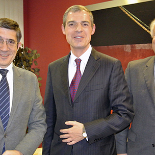El secretario general del PSE-EE, Patxi Lpez, ha recibido hoy al embajador de Francia en Espaa, Jrme Bonnafont, y al cnsul general de Francia en Bilbao, Fabrice Delloye,