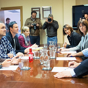 PSE-EEko eta EH Bilduko ordezkariek goizean Bilbon egindako bilera. [Argazkia: Euskal Sozialistak]