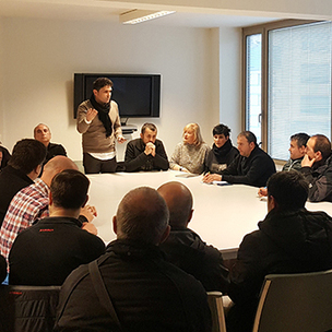 Encuentro entre representantes del PSE-EE y el Comit de Empresa de Arcelor Zumarraga.