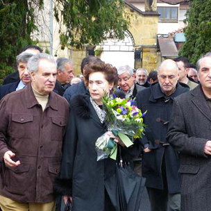 Familiares y dirigentes socialistas en la ofrenda floral a Fernndo Mgica