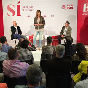 Idoia Mendia, Odn Elorza y Oscar Renedo en ela cto del 125 aniversario de la Agrupacin Socialista de Tolosa. [Foto: Socialistas Vascos]