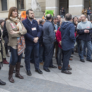 Idoia Mendia acude a la concentracin en solidaridad con #Los8deAirbus [Foto:Socialistas Vascos]