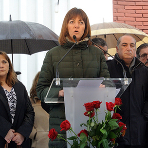 Idoia Mendia durante el acto de homenaje a Isaas Carrasco celebrado en Arrasate. [Foto: Socialistas Vascos]