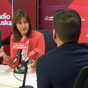 Idoia Mendia durante la entrevista en Boulevard[Foto: Socialistas Vascos]