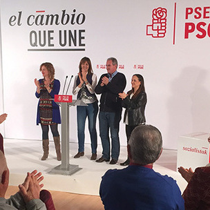 Idoia Mendia junto a Cristina Gonzlez, Javier Lasarte y Julia Liberal en la Fiesta de las Agrupaciones alavesas. [Foto: Socialistas Vascos]