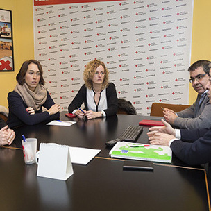 Idoia Mendia se rene con la Cruz Roja [foto: Socialistas Vascos]