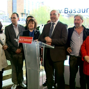 Jos� Antonio Pastor eta Loly de Juan Basauriko hautagaiekin batera