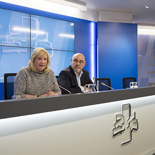 Jos Antonio Pastor y Susana Corcuera, durante la rueda de prensa en el Parlamento Vasco