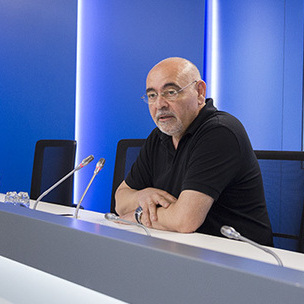 Jose Antonio Pastor durante la rueda de prensa en el Parlamento Vasco