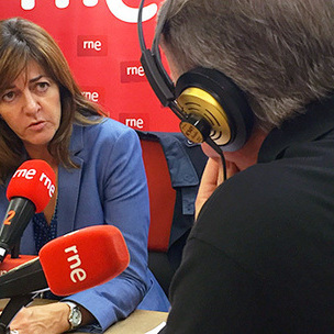 La Secretaria General de los Socialistas Vascos, Idoia Mendia, durante la entrevista en RNE. [Foto: Socialistas Vascos]