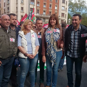 Euskal Sozialisten ordezkaritza Maiatzaren 1eko manifestazioan, PSE-EEko idazkari nagusi Idoia Mendia buruan dela. [Argazkia: Euskal Sozialistak]
