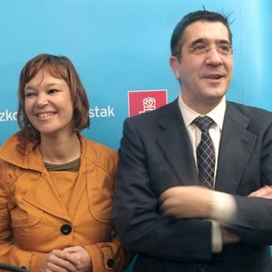 Leire Pajn eta Patxi Lpez Elgoibarreko herriko etxeko bisita batean (ARGAZKIA: ARTXIBOA)