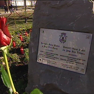 Monolito de homenaje a Fernando Buesa y Jorge Dez