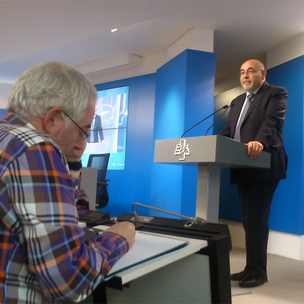 Pastor Legebiltzarreko prentsa aretoan