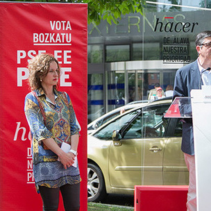 Patxi Lpez, Cristina Gonzlez y Peio Lpez de Munain durante el acto celebrado esta maana en Vitoria-Gasteiz. [Foto: Socialistas Vascos]