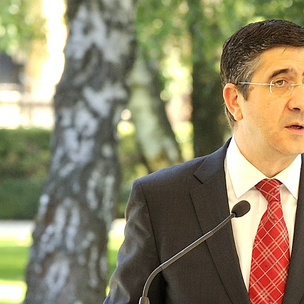 Patxi Lpez compareci hoy en los jardines de Ajuria Enea para hacer balance de sus primeros cien das al frente del Gobierno vasco