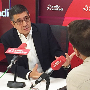 Patxi Lpez durante la entrevista en 