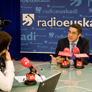 Patxi Lpez durante la entrevista en Radio Euskadi
