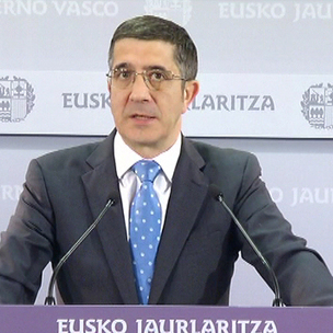 Patxi Lpez komunikabideen aurrean egidako adierazpenean