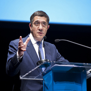 Patxi Lpez Novia Salcedo sarietan egindako mintzaldian