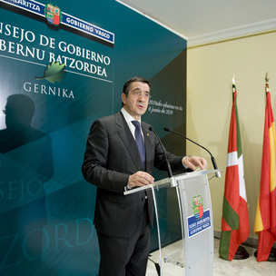 Patxi Lpez en su comparecencia ante los medios tras el Consejo de Gobierno