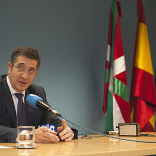 Patxi Lpez COPE-n egidako elkarrizketako une batean