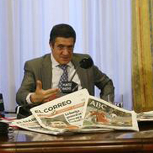 Patxi Lpez en un momento de la entrevista en Punto Radio (Foto El Correo)