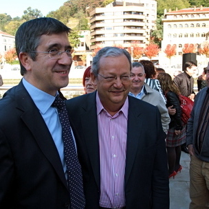 Patxi Lpez junto a Txiki Benegas