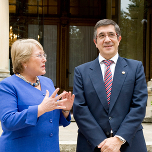 Patxi Lpez junto a la ex presidenta de Chile, Michelle Bachelet