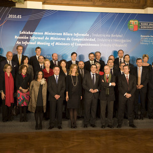 Patxi Lpez junto a los ministros de la Unin Europea en la foto de familia