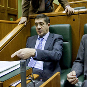Patxi Lpez y rodolfo Ares en un momento del pleno. Foto: El Mundo