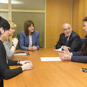 Reunin entre Idoia Mendia y el alcalde de Zumarraga [Foto: Socialistas Vascos]